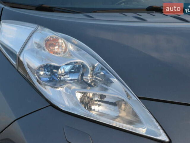 Серый Ниссан Лиф, объемом двигателя 0 л и пробегом 100 тыс. км за 5500 $, фото 12 на Automoto.ua