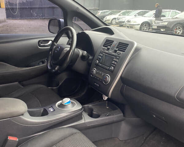 Ниссан Лиф 2013 в Нежине на Automoto.ua Серый Ниссан Лиф, объемом двигателя 0 л и пробегом 181 тыс. км за 5100 $, фото 22 на Automoto.ua