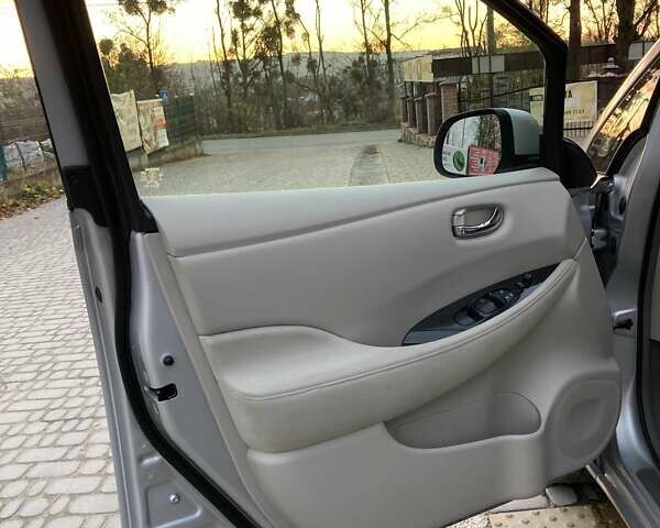 Серый Ниссан Лиф, объемом двигателя 0 л и пробегом 120 тыс. км за 4750 $, фото 19 на Automoto.ua