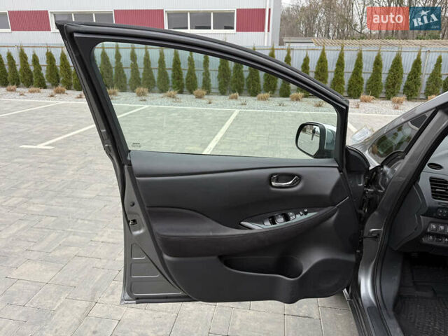 Сірий Ніссан Ліф, об'ємом двигуна 0 л та пробігом 126 тис. км за 5750 $, фото 10 на Automoto.ua