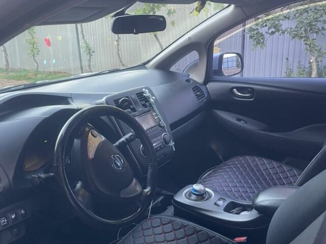 Серый Ниссан Лиф, объемом двигателя 0 л и пробегом 170 тыс. км за 6400 $, фото 3 на Automoto.ua