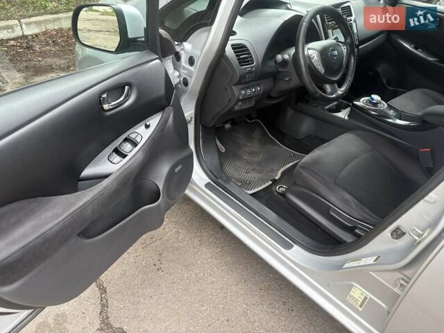 Серый Ниссан Лиф, объемом двигателя 0 л и пробегом 160 тыс. км за 5300 $, фото 5 на Automoto.ua