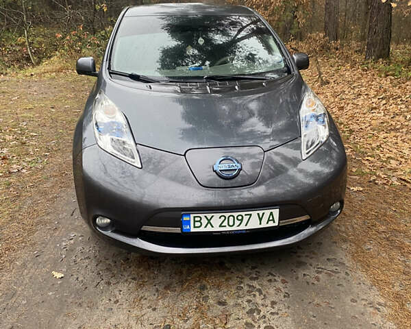 Серый Ниссан Лиф, объемом двигателя 0 л и пробегом 135 тыс. км за 8000 $, фото 2 на Automoto.ua