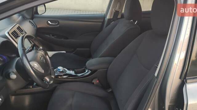 Серый Ниссан Лиф, объемом двигателя 0 л и пробегом 144 тыс. км за 5200 $, фото 12 на Automoto.ua