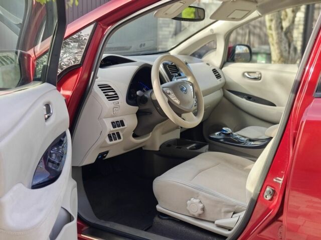 Сірий Ніссан Ліф, об'ємом двигуна 0 л та пробігом 158 тис. км за 4250 $, фото 4 на Automoto.ua