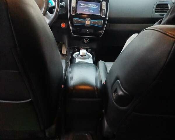 Серый Ниссан Лиф, объемом двигателя 0 л и пробегом 119 тыс. км за 8200 $, фото 4 на Automoto.ua