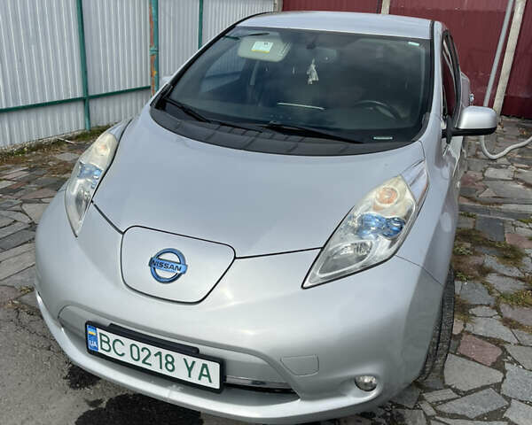 Серый Ниссан Лиф, объемом двигателя 0 л и пробегом 160 тыс. км за 11000 $, фото 1 на Automoto.ua