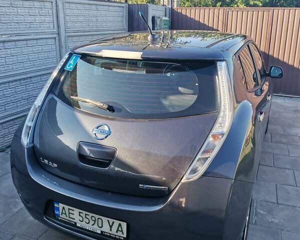 Серый Ниссан Лиф, объемом двигателя 0 л и пробегом 277 тыс. км за 6500 $, фото 1 на Automoto.ua