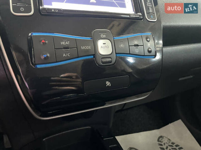 Ниссан Лиф 2013 в Стрые на Automoto.ua Серый Ниссан Лиф, объемом двигателя 0 л и пробегом 118 тыс. км за 6800 $, фото 32 на Automoto.ua