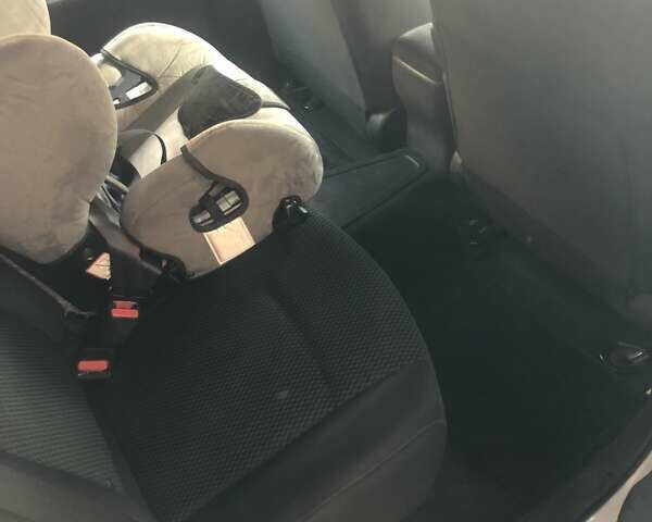 Серый Ниссан Лиф, объемом двигателя 0 л и пробегом 168 тыс. км за 10508 $, фото 16 на Automoto.ua