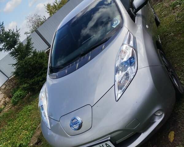 Сірий Ніссан Ліф, об'ємом двигуна 0 л та пробігом 96 тис. км за 7250 $, фото 3 на Automoto.ua