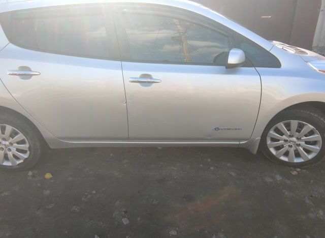 Серый Ниссан Лиф, объемом двигателя 0 л и пробегом 153 тыс. км за 5500 $, фото 7 на Automoto.ua