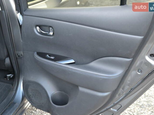 Серый Ниссан Лиф, объемом двигателя 0 л и пробегом 100 тыс. км за 5500 $, фото 22 на Automoto.ua