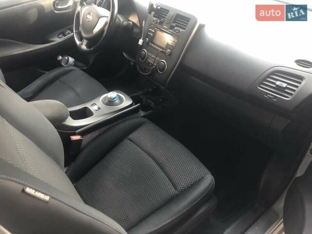 Серый Ниссан Лиф, объемом двигателя 0 л и пробегом 168 тыс. км за 10508 $, фото 17 на Automoto.ua