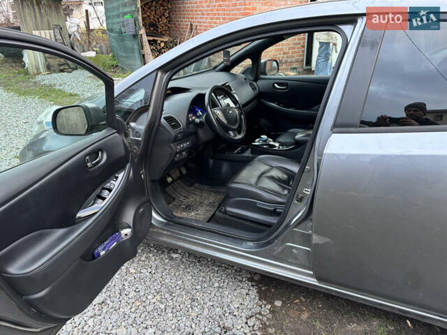 Сірий Ніссан Ліф, об'ємом двигуна 0 л та пробігом 172 тис. км за 9000 $, фото 5 на Automoto.ua
