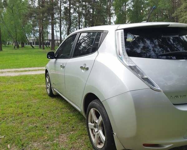 Серый Ниссан Лиф, объемом двигателя 0 л и пробегом 167 тыс. км за 6500 $, фото 4 на Automoto.ua