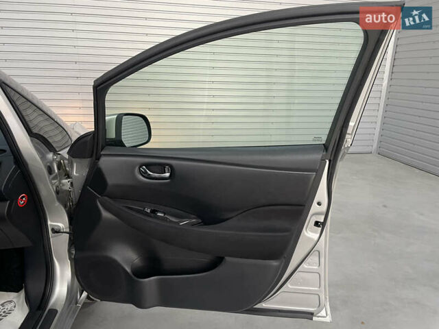 Серый Ниссан Лиф, объемом двигателя 0 л и пробегом 117 тыс. км за 6800 $, фото 25 на Automoto.ua