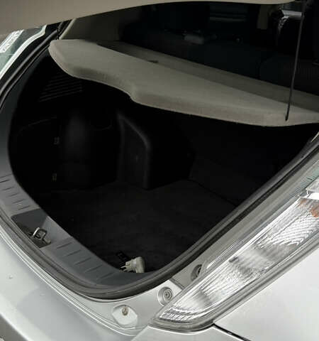 Серый Ниссан Лиф, объемом двигателя 0 л и пробегом 95 тыс. км за 6500 $, фото 4 на Automoto.ua