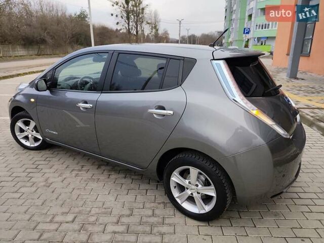 Серый Ниссан Лиф, объемом двигателя 0 л и пробегом 100 тыс. км за 5999 $, фото 12 на Automoto.ua