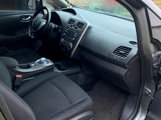 Серый Ниссан Лиф, объемом двигателя 0 л и пробегом 154 тыс. км за 9600 $, фото 10 на Automoto.ua