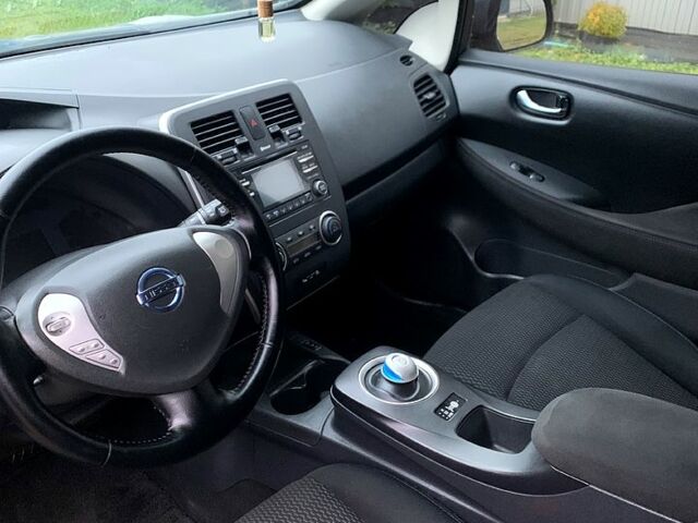 Серый Ниссан Лиф, объемом двигателя 0 л и пробегом 154 тыс. км за 9600 $, фото 7 на Automoto.ua