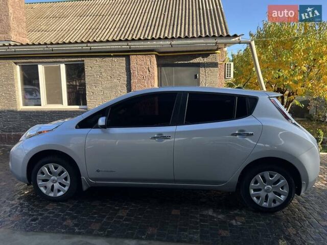 Сірий Ніссан Ліф, об'ємом двигуна 0 л та пробігом 122 тис. км за 8000 $, фото 8 на Automoto.ua