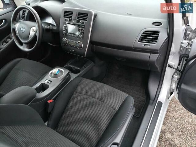 Серый Ниссан Лиф, объемом двигателя 0 л и пробегом 46 тыс. км за 7500 $, фото 27 на Automoto.ua