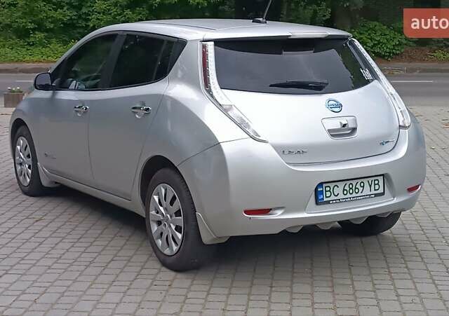 Сірий Ніссан Ліф, об'ємом двигуна 0 л та пробігом 118 тис. км за 6400 $, фото 1 на Automoto.ua