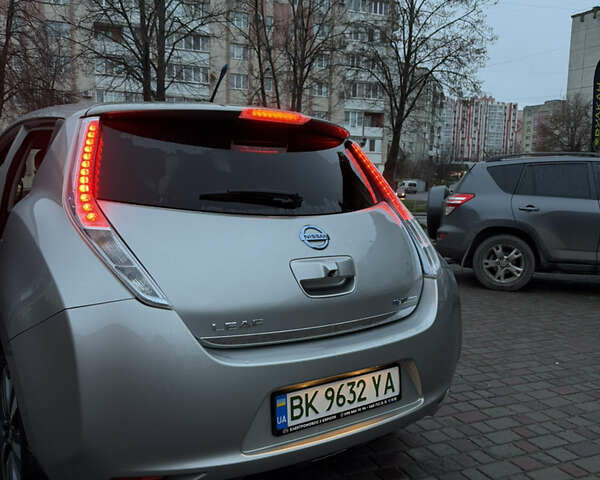 Серый Ниссан Лиф, объемом двигателя 0 л и пробегом 133 тыс. км за 6850 $, фото 18 на Automoto.ua