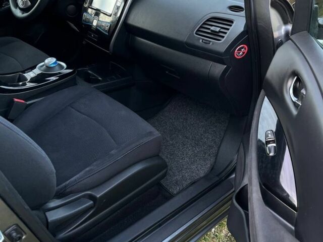 Серый Ниссан Лиф, объемом двигателя 0 л и пробегом 90 тыс. км за 6600 $, фото 7 на Automoto.ua