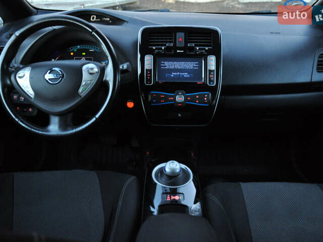 Серый Ниссан Лиф, объемом двигателя 0 л и пробегом 120 тыс. км за 7000 $, фото 12 на Automoto.ua