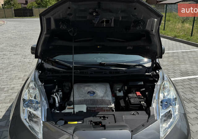 Серый Ниссан Лиф, объемом двигателя 0 л и пробегом 137 тыс. км за 6900 $, фото 20 на Automoto.ua