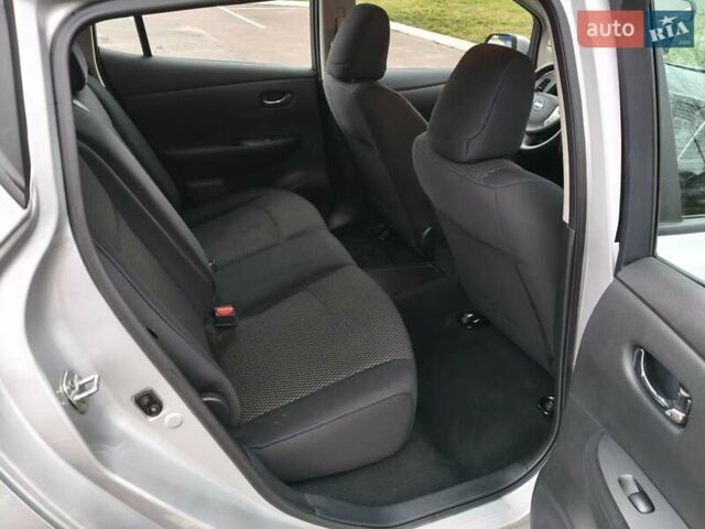 Серый Ниссан Лиф, объемом двигателя 0 л и пробегом 46 тыс. км за 7500 $, фото 23 на Automoto.ua