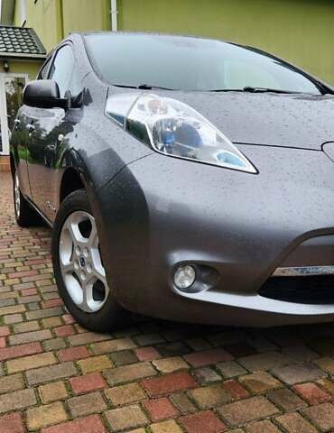 Серый Ниссан Лиф, объемом двигателя 0 л и пробегом 120 тыс. км за 6550 $, фото 16 на Automoto.ua