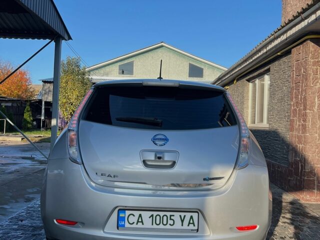 Сірий Ніссан Ліф, об'ємом двигуна 0 л та пробігом 122 тис. км за 8000 $, фото 2 на Automoto.ua