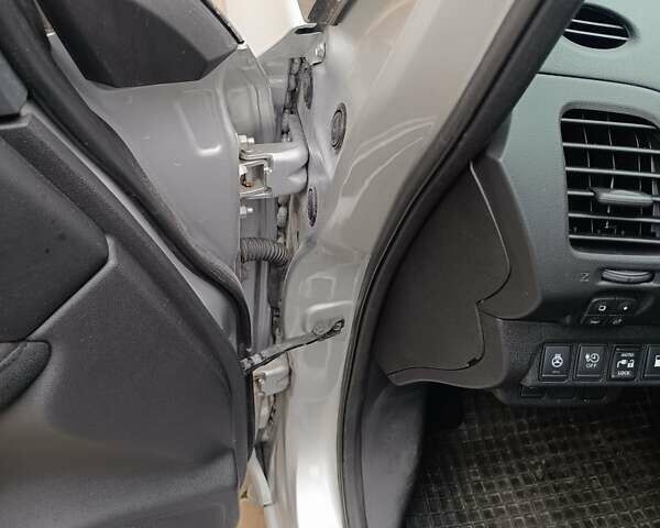 Ниссан Лиф 2014 в Ровно на Automoto.ua Серый Ниссан Лиф, объемом двигателя 0 л и пробегом 118 тыс. км за 5700 $, фото 51 на Automoto.ua