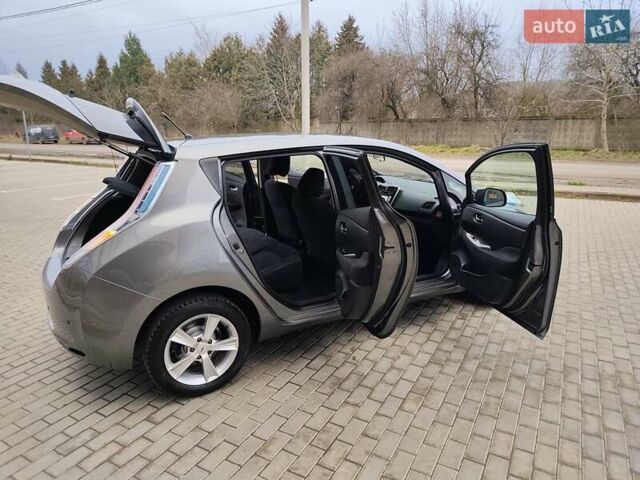 Серый Ниссан Лиф, объемом двигателя 0 л и пробегом 100 тыс. км за 5999 $, фото 60 на Automoto.ua