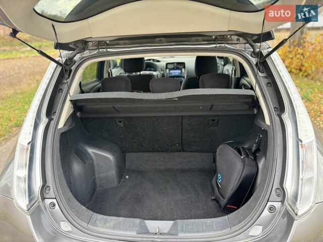 Сірий Ніссан Ліф, об'ємом двигуна 0 л та пробігом 138 тис. км за 5950 $, фото 20 на Automoto.ua