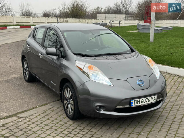 Серый Ниссан Лиф, объемом двигателя 0 л и пробегом 130 тыс. км за 5900 $, фото 3 на Automoto.ua