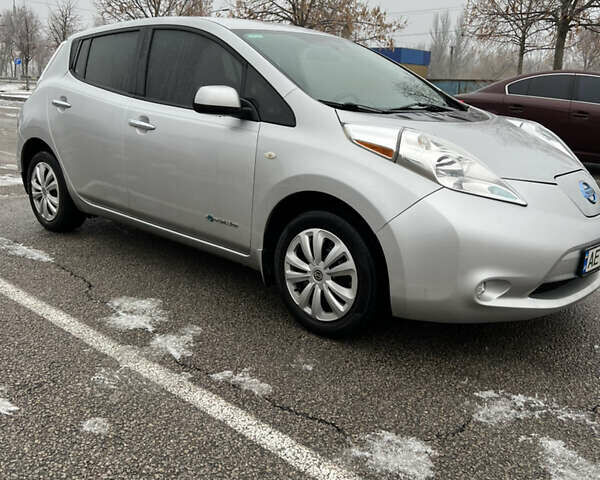 Сірий Ніссан Ліф, об'ємом двигуна 0 л та пробігом 135 тис. км за 6200 $, фото 2 на Automoto.ua