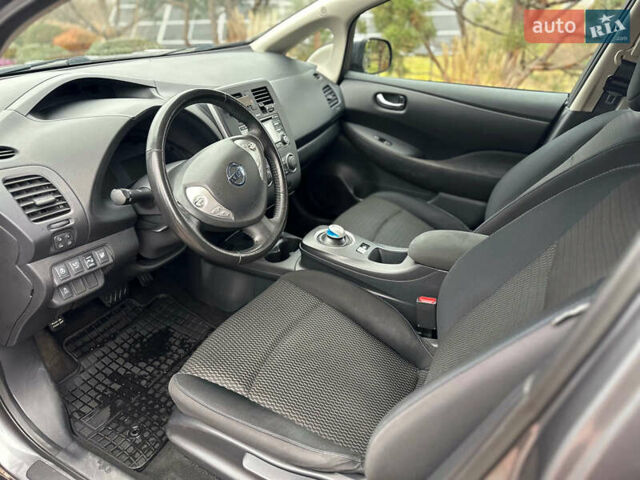 Серый Ниссан Лиф, объемом двигателя 0 л и пробегом 99 тыс. км за 6500 $, фото 9 на Automoto.ua