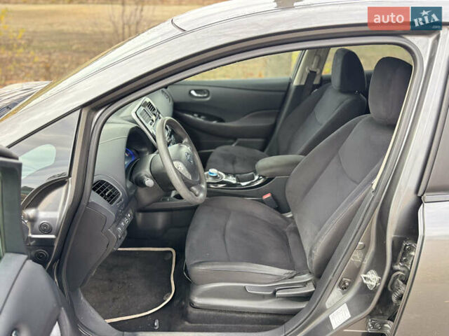 Сірий Ніссан Ліф, об'ємом двигуна 0 л та пробігом 138 тис. км за 5950 $, фото 17 на Automoto.ua