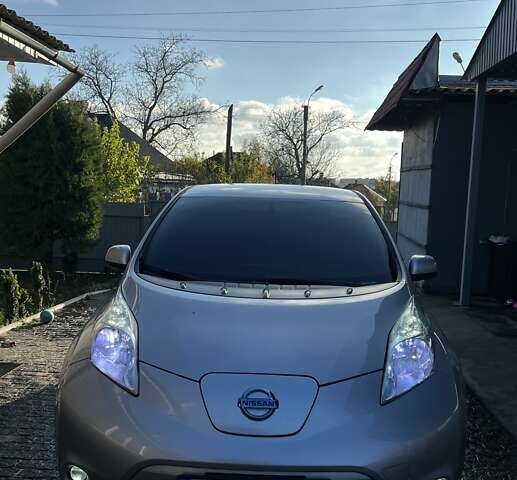 Сірий Ніссан Ліф, об'ємом двигуна 0 л та пробігом 122 тис. км за 8000 $, фото 2 на Automoto.ua