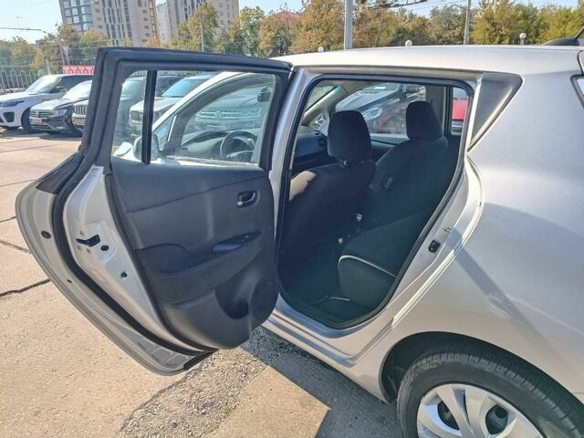 Серый Ниссан Лиф, объемом двигателя 0 л и пробегом 77 тыс. км за 6790 $, фото 10 на Automoto.ua