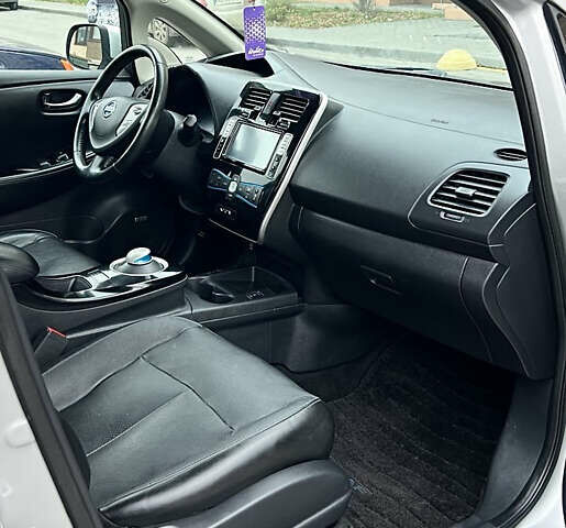 Сірий Ніссан Ліф, об'ємом двигуна 0 л та пробігом 172 тис. км за 7500 $, фото 10 на Automoto.ua