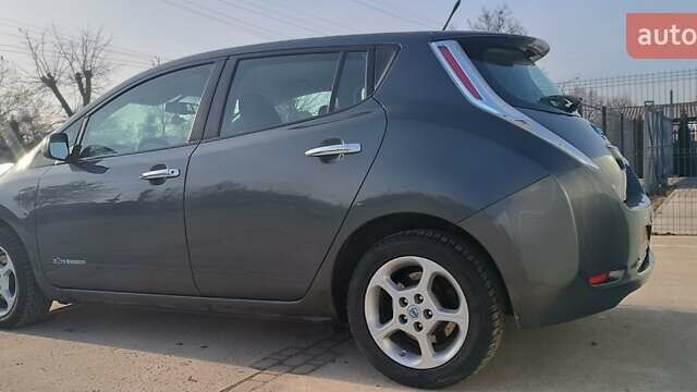 Серый Ниссан Лиф, объемом двигателя 0 л и пробегом 140 тыс. км за 6500 $, фото 7 на Automoto.ua