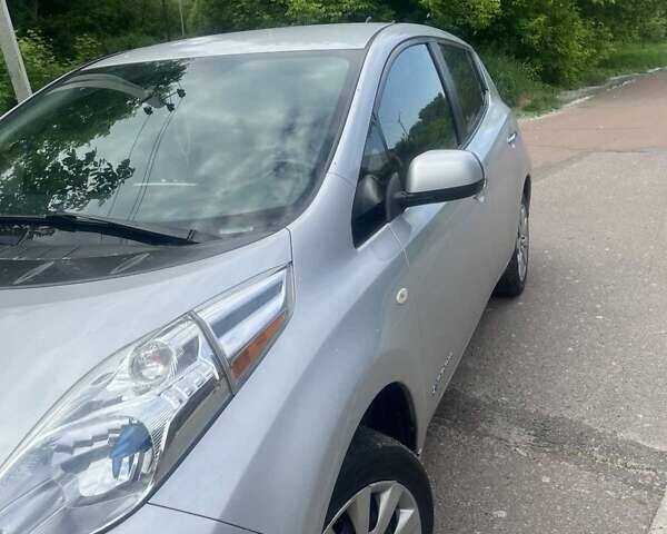 Серый Ниссан Лиф, объемом двигателя 0 л и пробегом 107 тыс. км за 5800 $, фото 1 на Automoto.ua