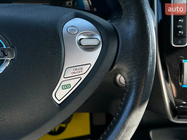 Серый Ниссан Лиф, объемом двигателя 0 л и пробегом 111 тыс. км за 5999 $, фото 18 на Automoto.ua