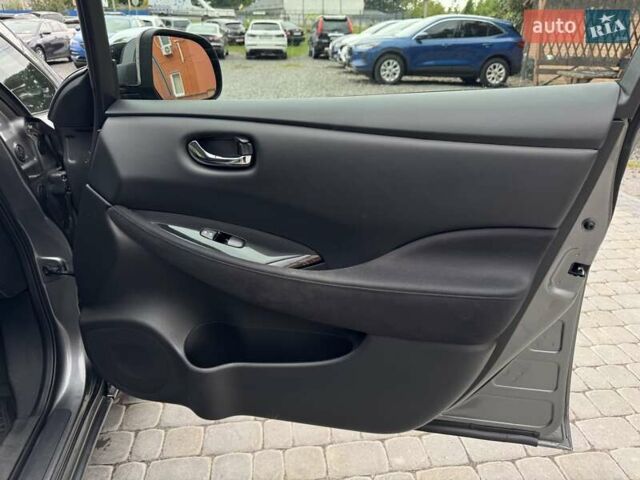 Серый Ниссан Лиф, объемом двигателя 0 л и пробегом 159 тыс. км за 6700 $, фото 24 на Automoto.ua