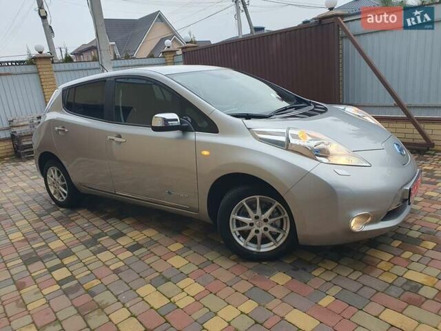 Серый Ниссан Лиф, объемом двигателя 0 л и пробегом 126 тыс. км за 7500 $, фото 15 на Automoto.ua